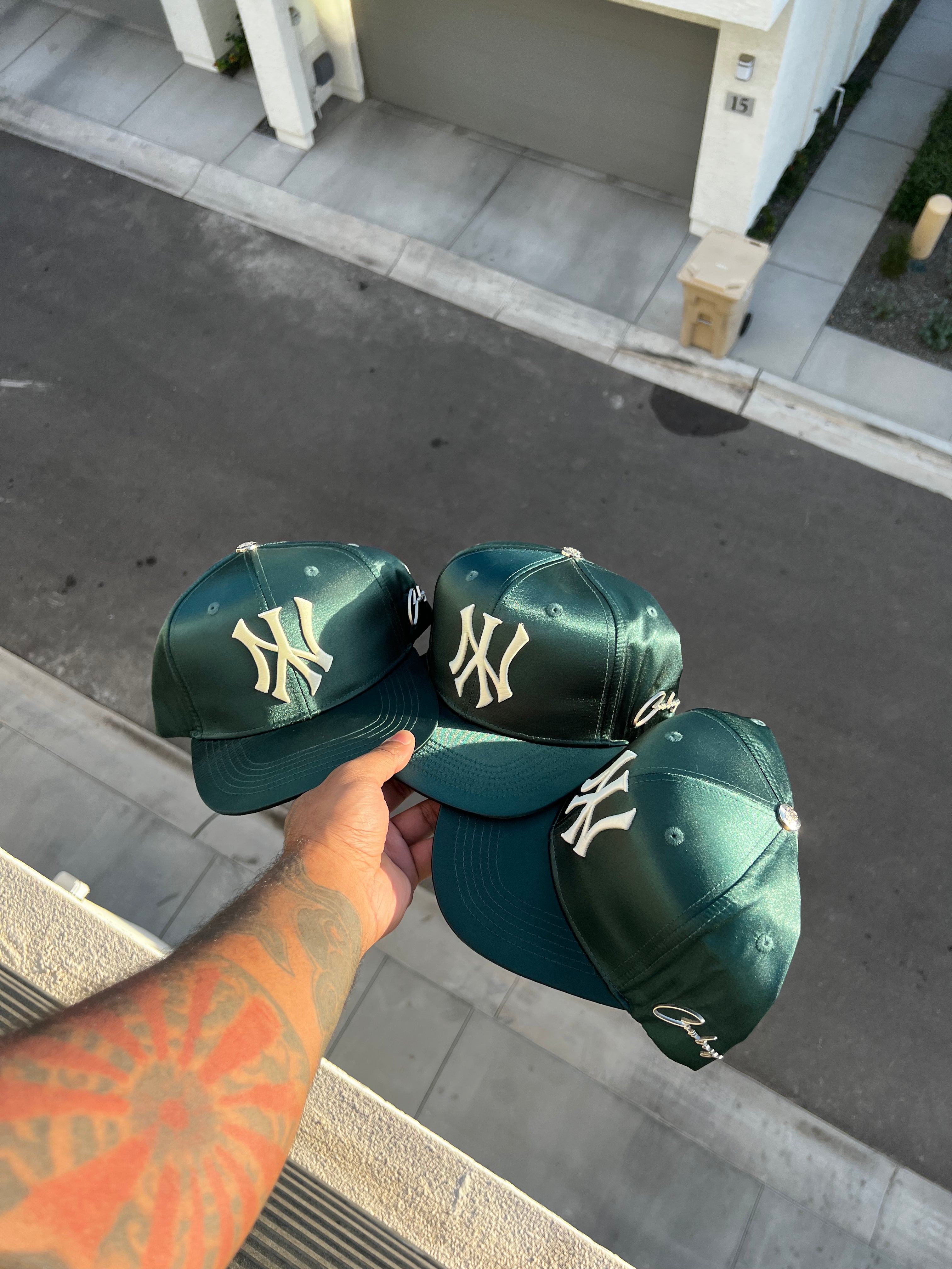 EMERALD NY SATIN BASEBALL CAP