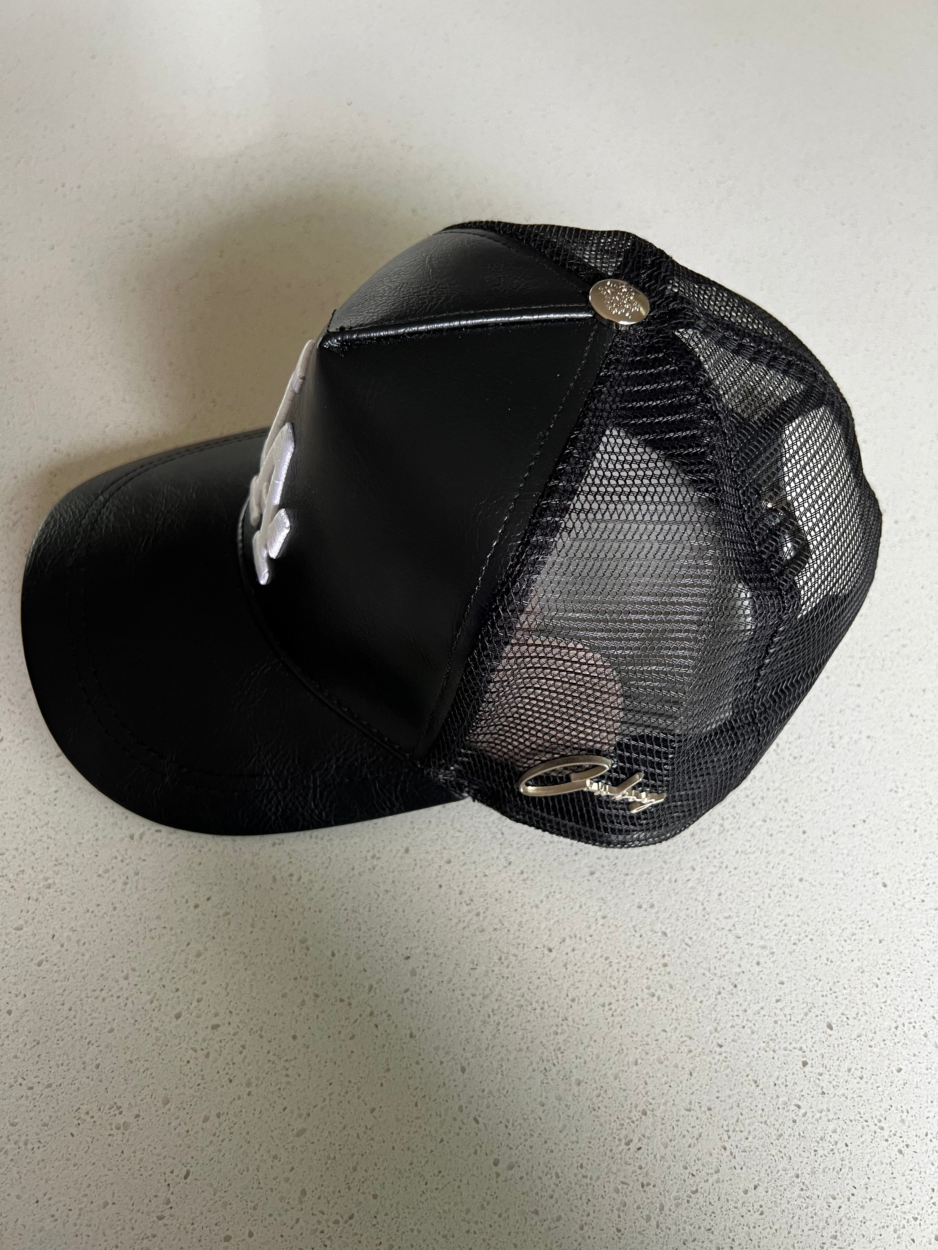 ONYX LA ITALIAN LEATHER TRUCKER