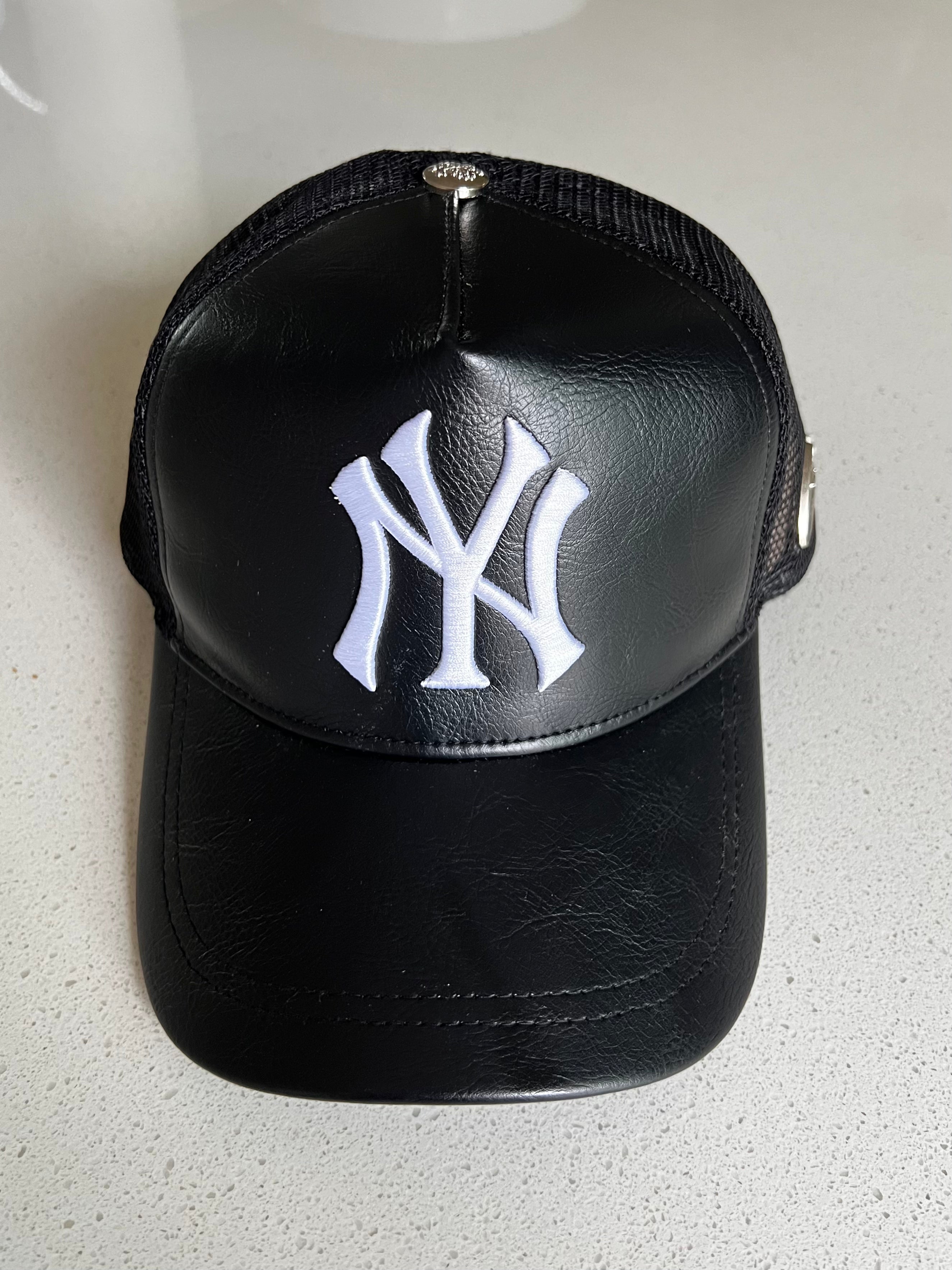 ONYX NY ITALIAN LEATHER TRUCKER