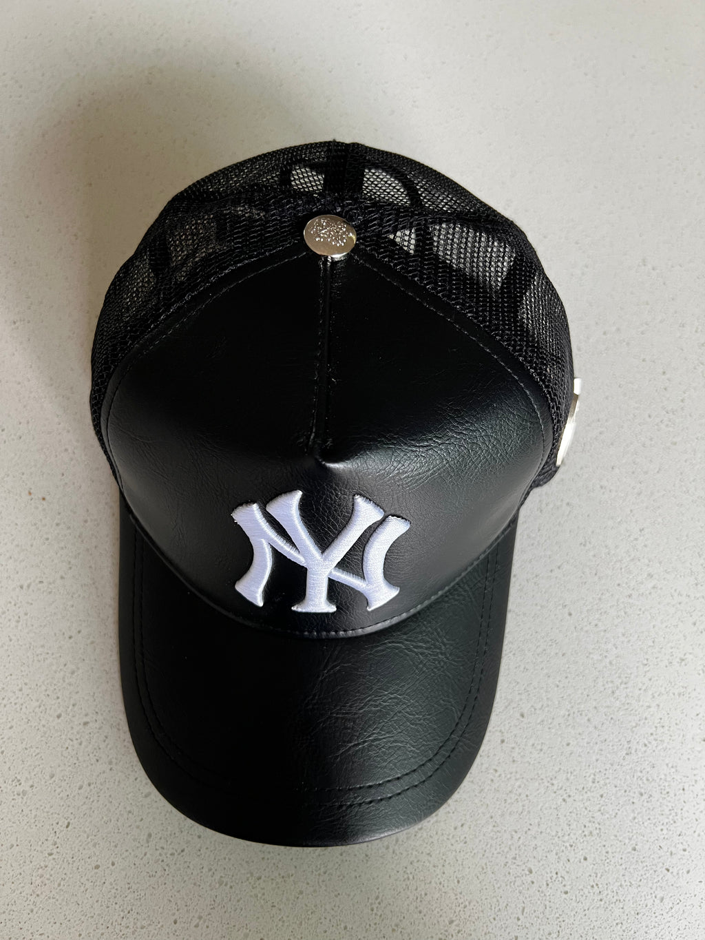 ONYX NY ITALIAN LEATHER TRUCKER