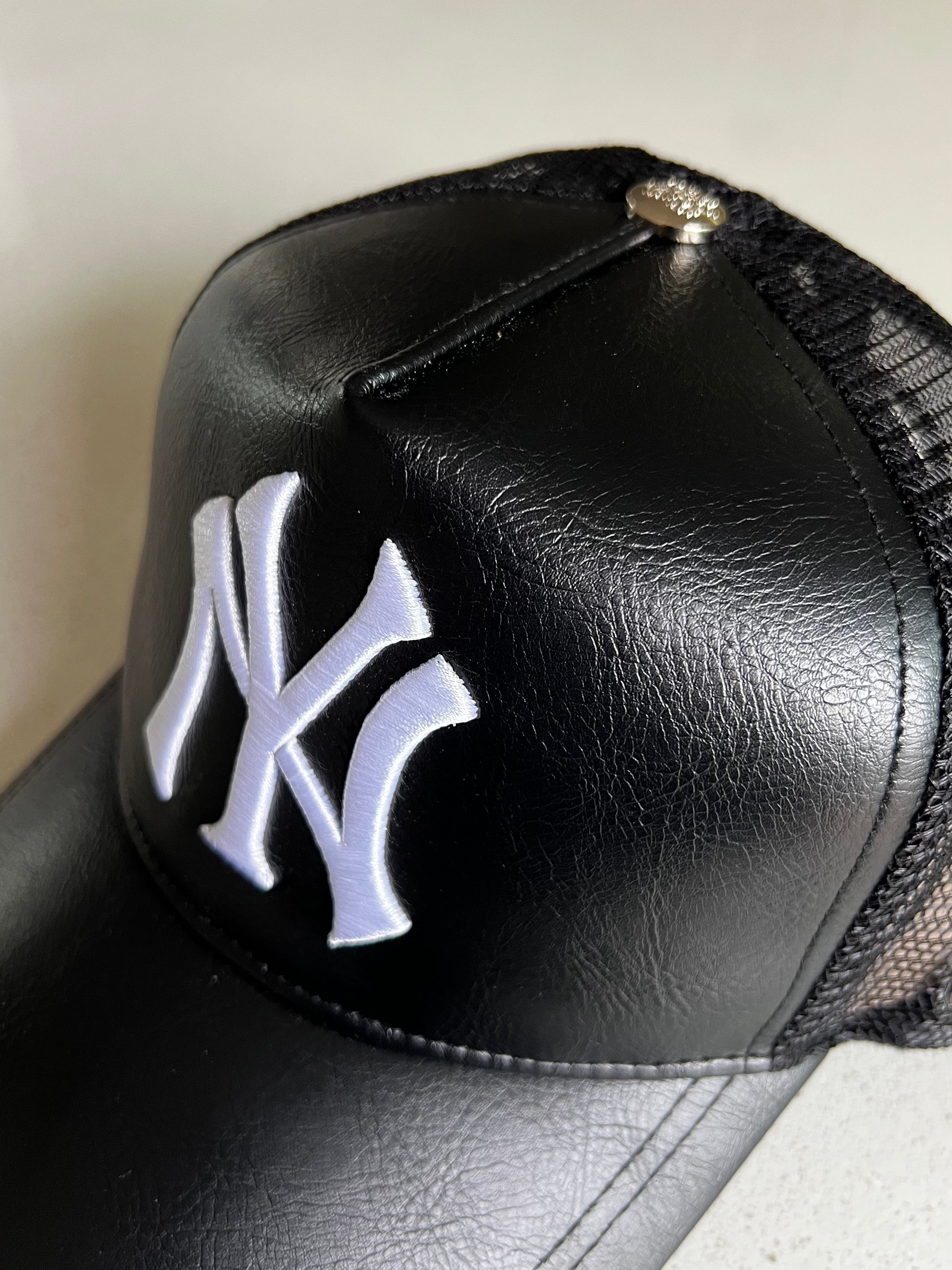 ONYX NY ITALIAN LEATHER TRUCKER