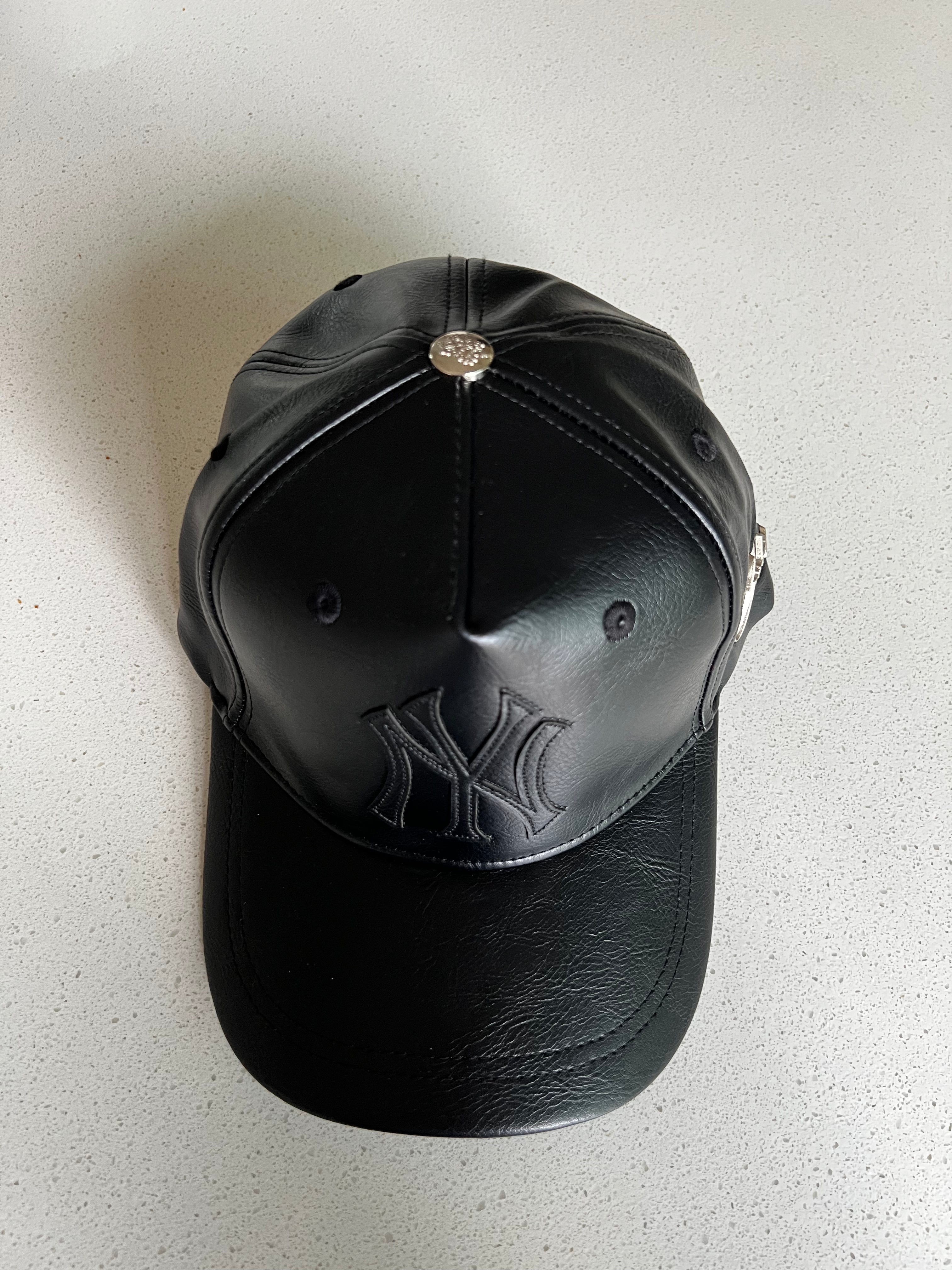 TRIPLE ONYX NY ITALIAN FULL LEATHER CAP