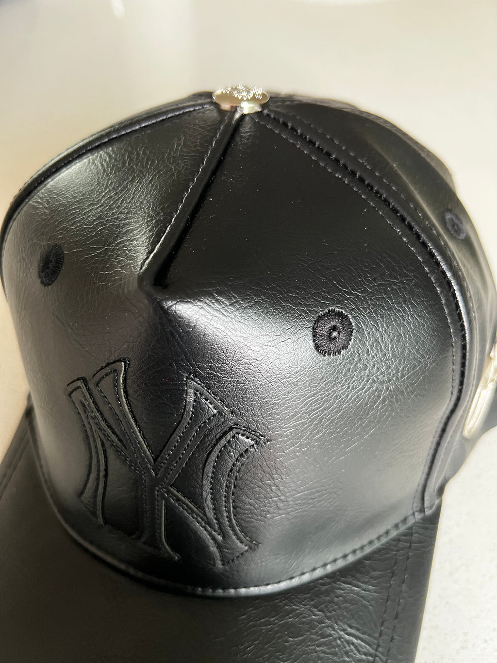 TRIPLE ONYX NY ITALIAN FULL LEATHER CAP