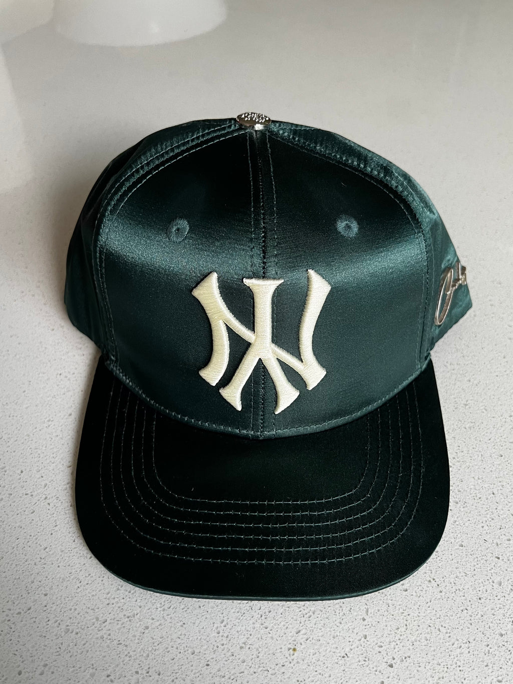 EMERALD NY SATIN BASEBALL CAP