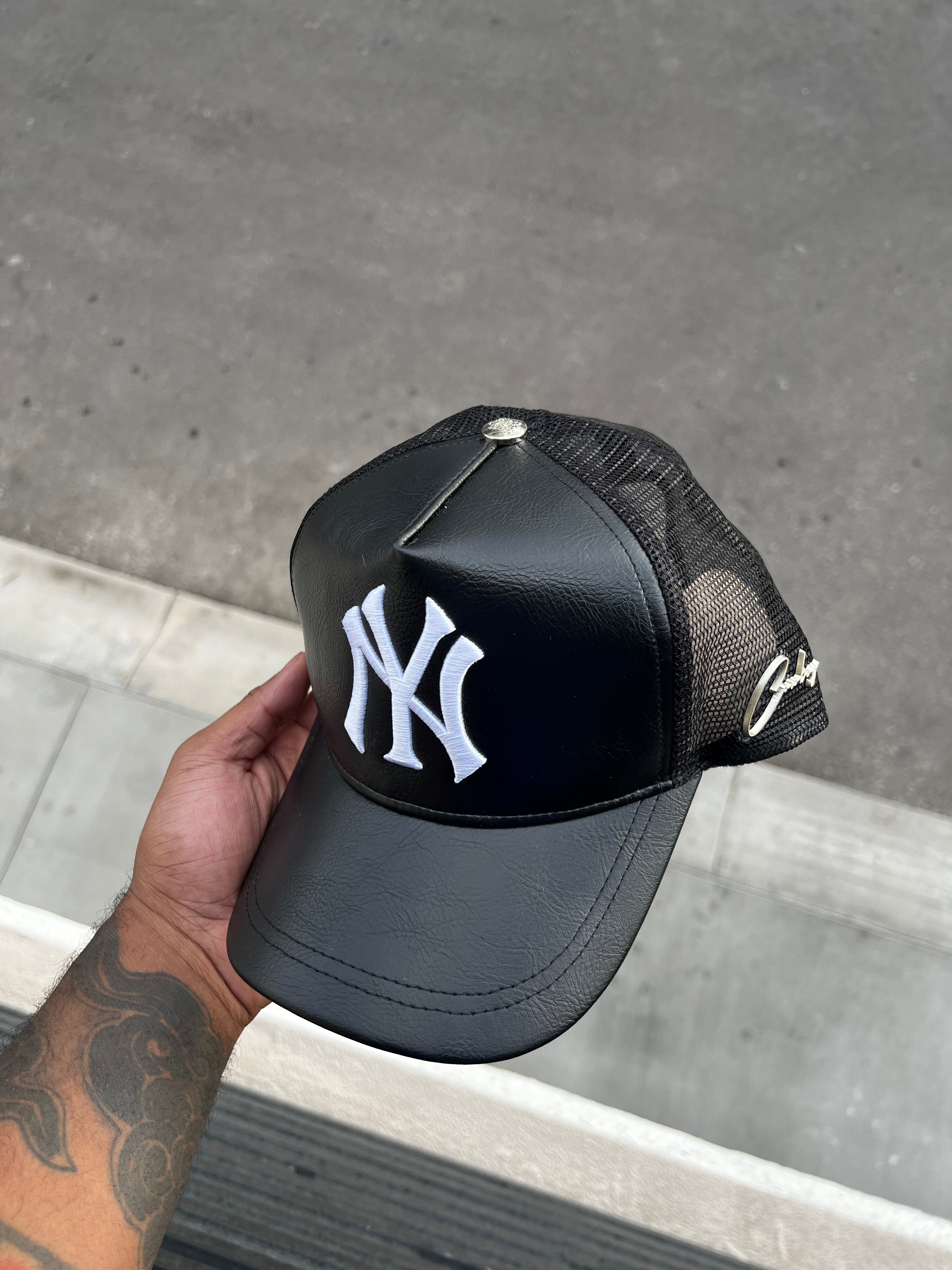 ONYX NY ITALIAN LEATHER TRUCKER