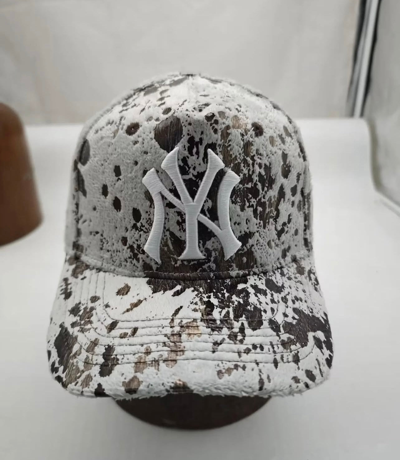 NY RODEO COWHIDE BADEBALL