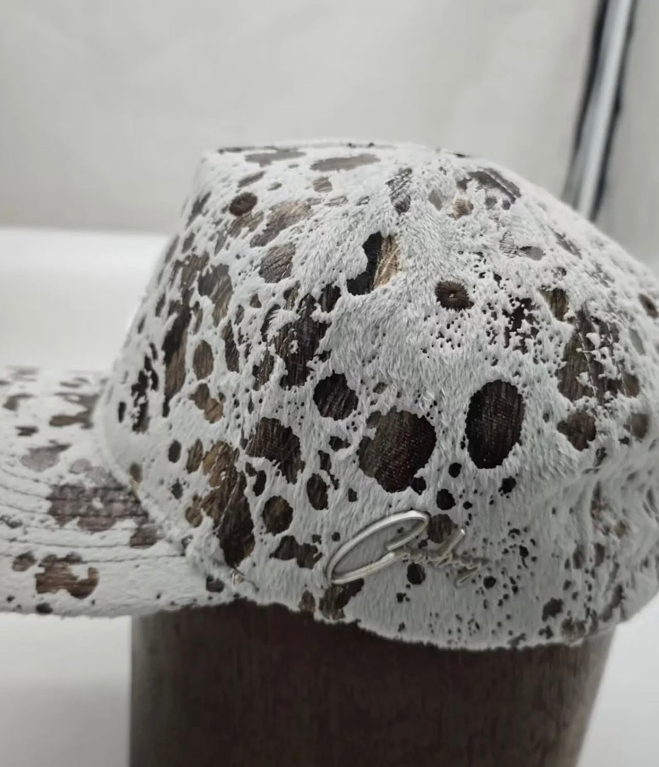 NY RODEO COWHIDE BADEBALL