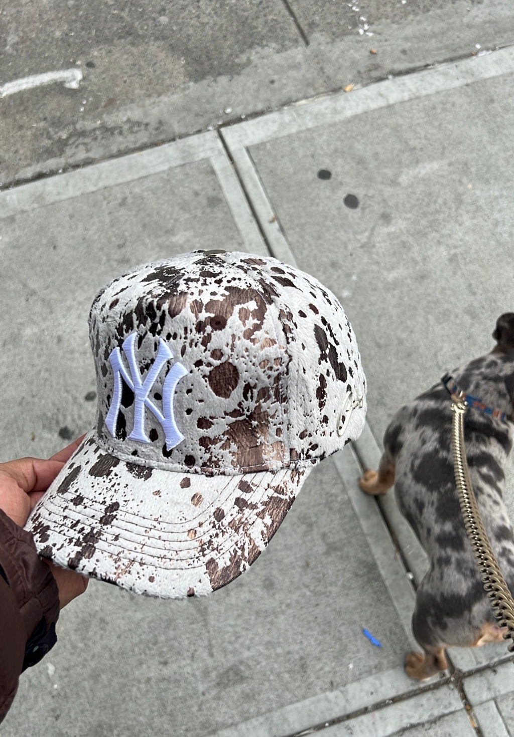 NY RODEO COWHIDE BADEBALL